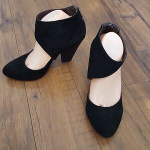 Report Signature -‎ Black Suede Booties